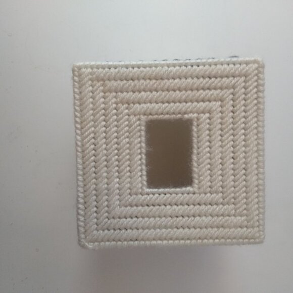 Music themed Tissue Box - crochet style/plastic canvas - Picture 9 of 12